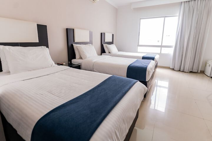 Room 3 of 32