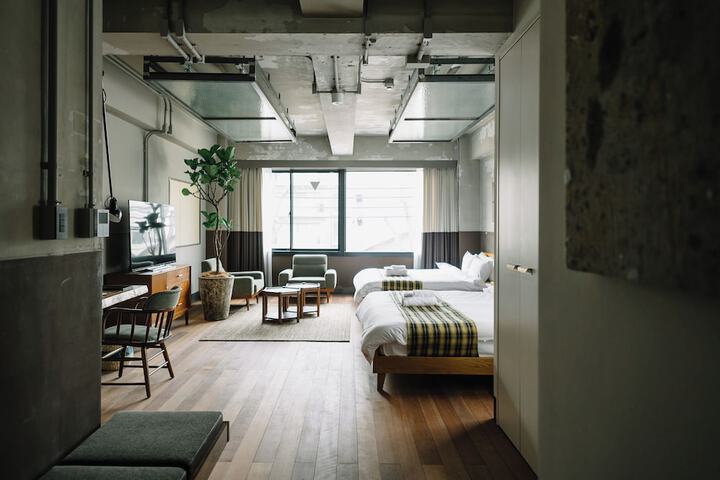 Room 17 of 35