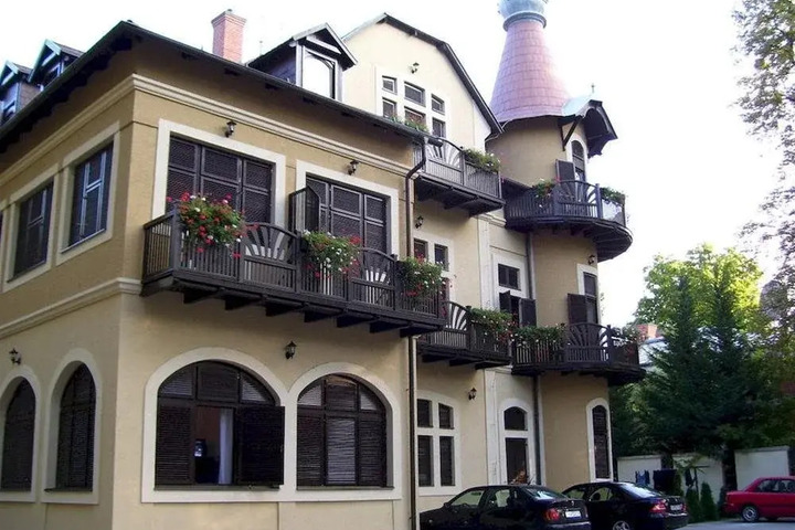 PARK HOTEL AND RESTAURANT
