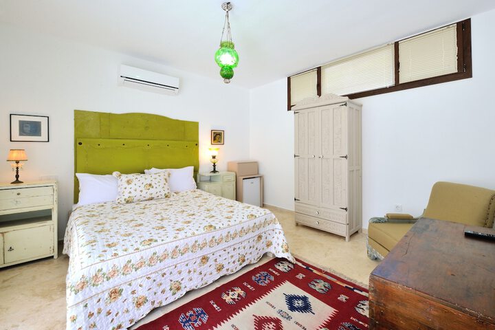Room 30 of 94