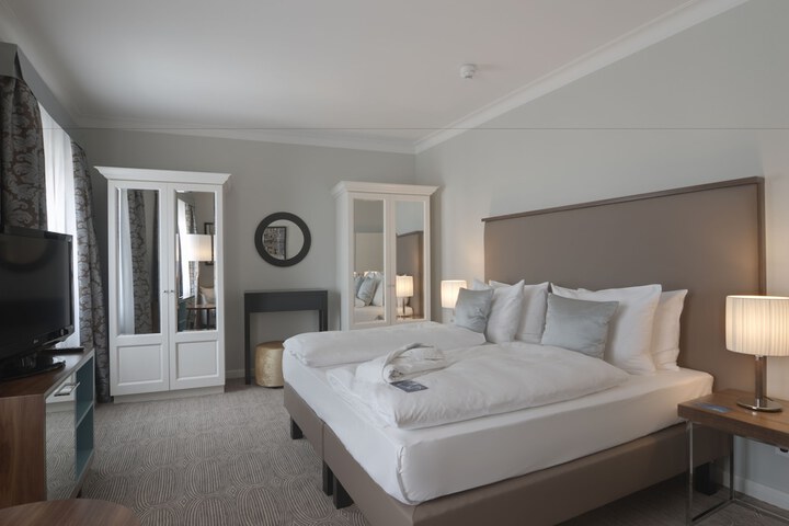 Room 14 of 90