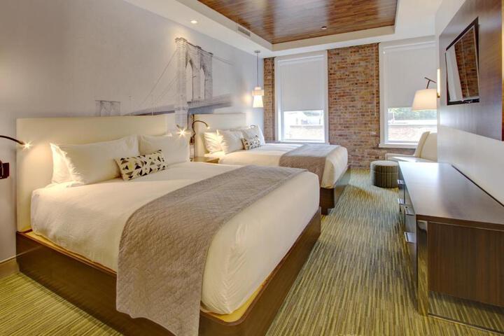 Superior Queen Bed (4 of 6)