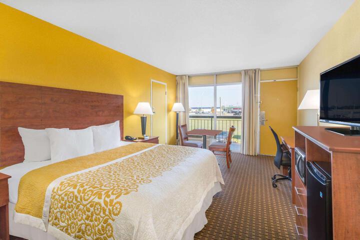 1 King Bed Mobility Accessible (17 of 17)