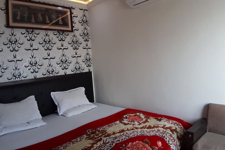 Room 33 of 83