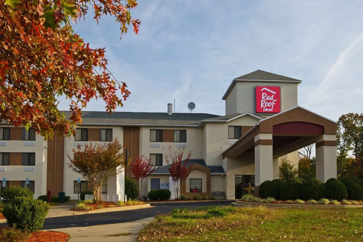 Red Roof Inn & Suites California