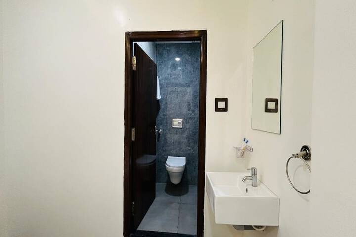 Room 20 of 33