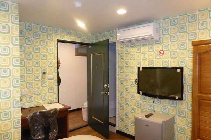Room 28 of 36