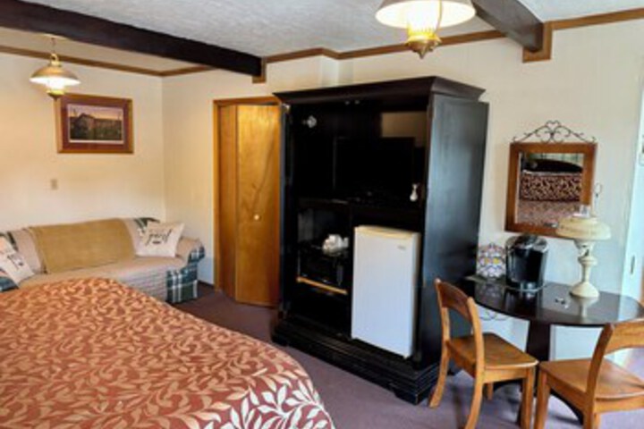 Room 43 of 102