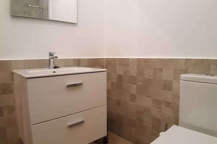Room 8 of 117