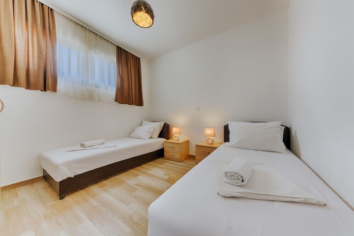Room 3 of 16