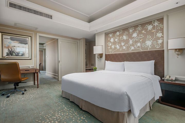 Room 10 of 63