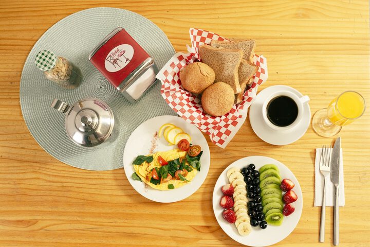 Dining 3 of 13