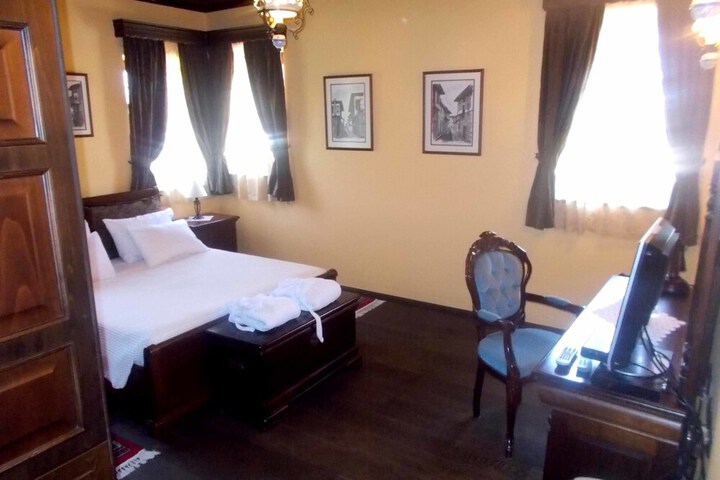 Room 5 of 34