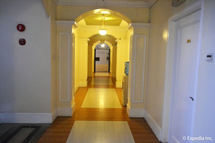Ballroom/Hall 33 of 55