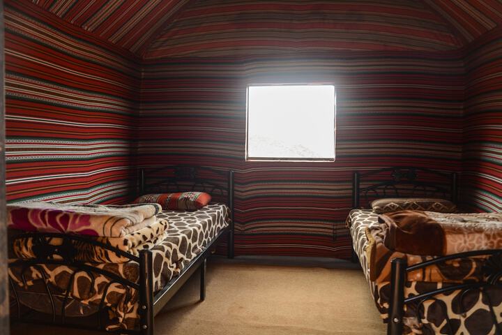 Room 4 of 32