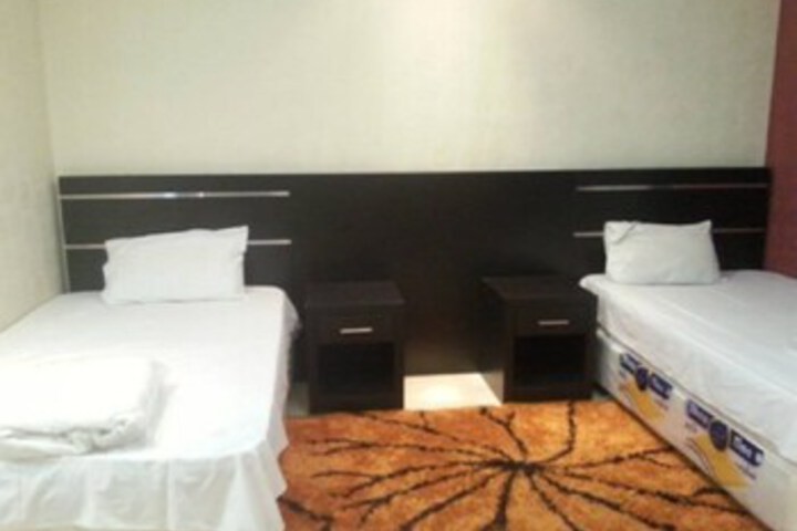 Room 6 of 16