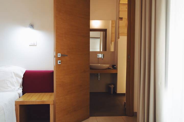 Room 8 of 89