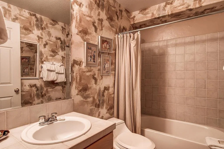 Room 8 of 20