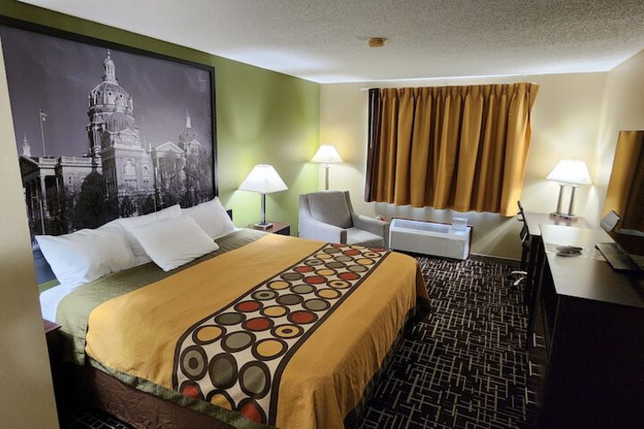 1 Queen Bed (3 of 19)