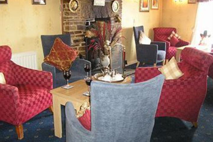 Lounge 21 of 28