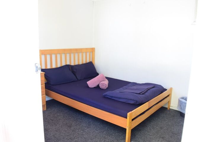 Room 4 of 25