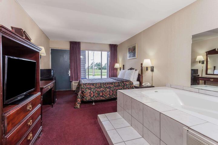 2 Double Beds Accessible Room (2 of 5)