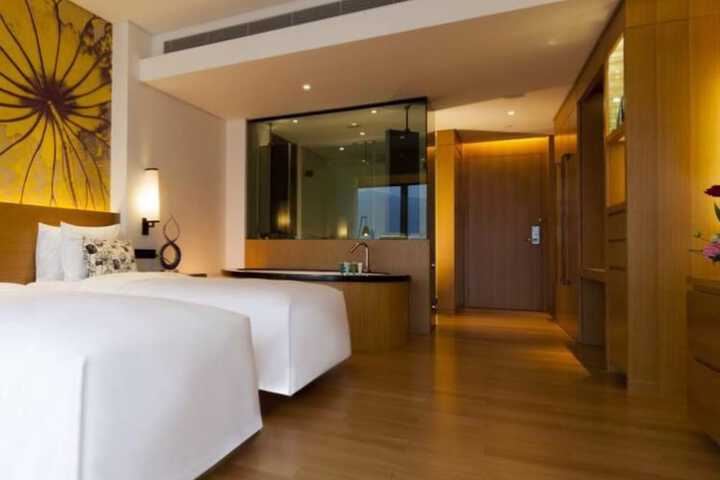 Room 11 of 38