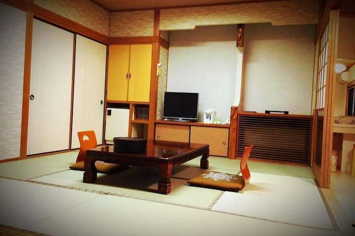 Room 7 of 82