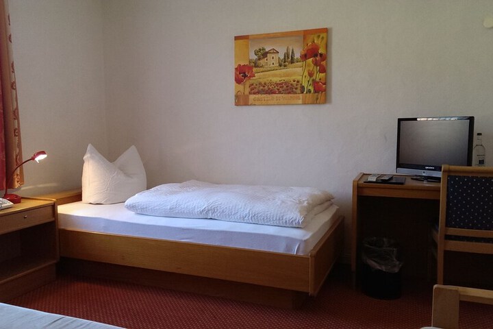 Room 9 of 31