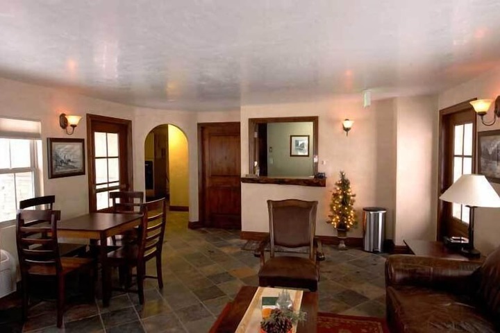 Hotel Interior 3 of 27