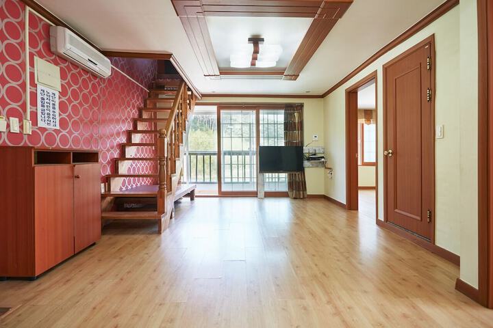 Room 52 of 82