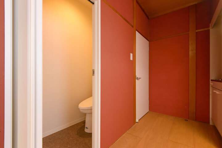 Room 33 of 49