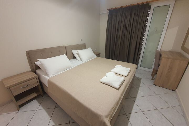 Room 8 of 52
