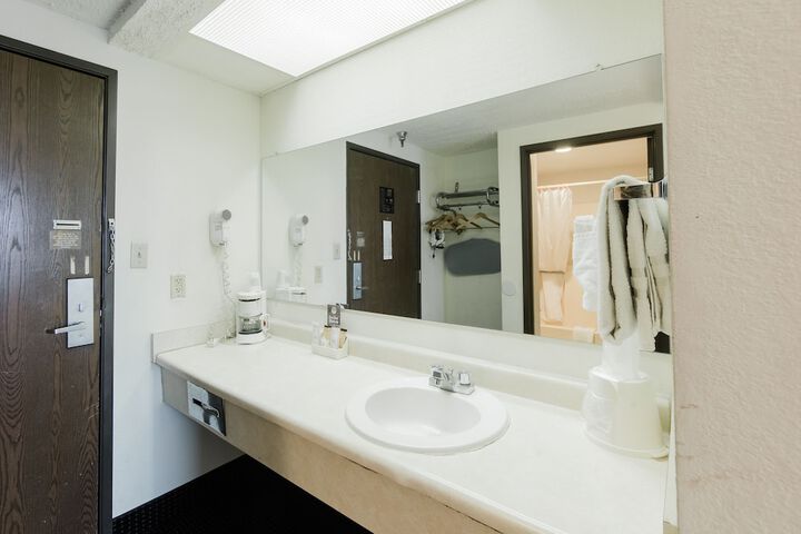 Bathroom sink