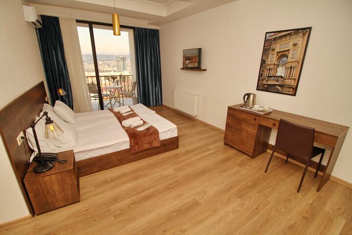 Room 27 of 134