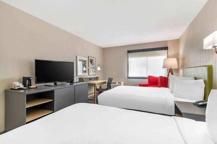 2 Queen Beds (9 of 11)