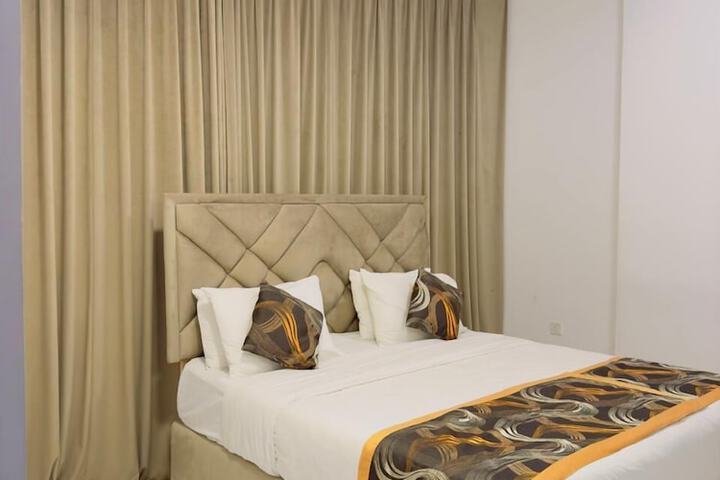 Room 3 of 9