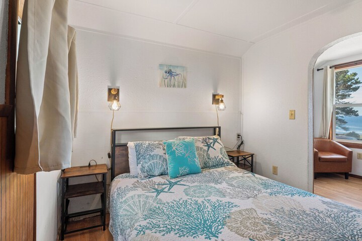 Room 14 of 128