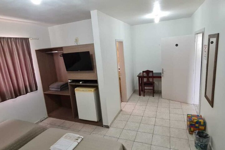 Room 14 of 28