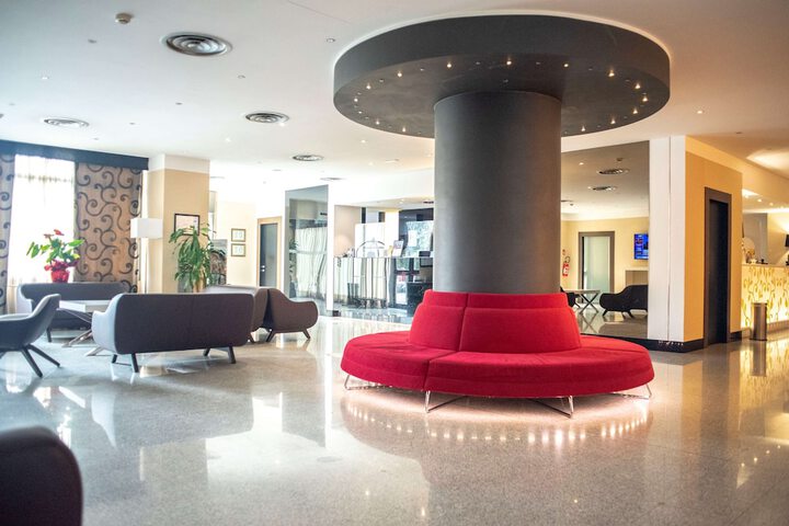 Entrance & Lobby