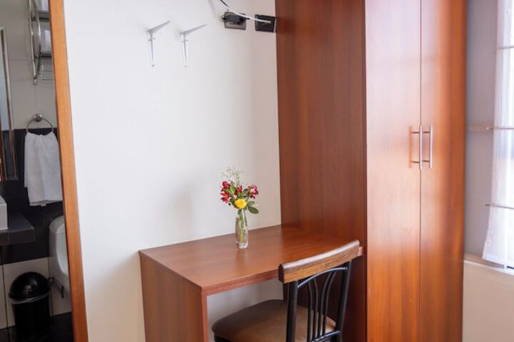 Room 15 of 36