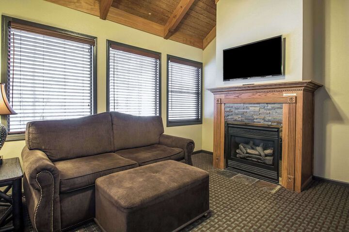 1 Bedroom 1 King Timber (34 of 45)