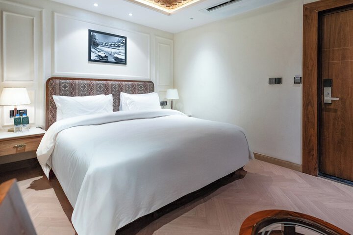 Room 9 of 49