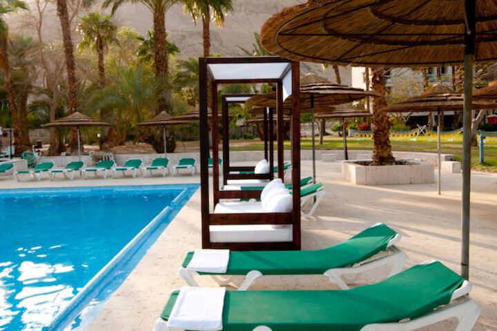 Hotel Pool