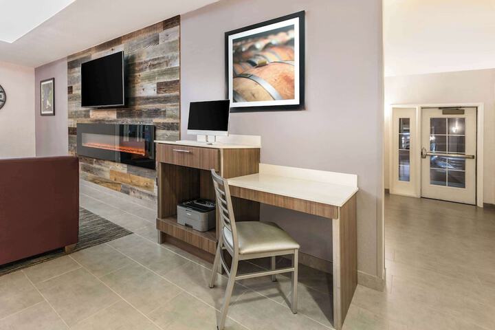 Business Center 21 of 24