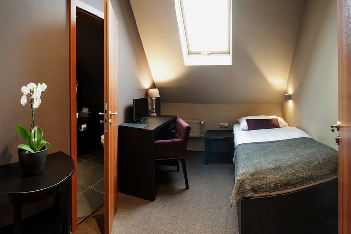 Room 4 of 55