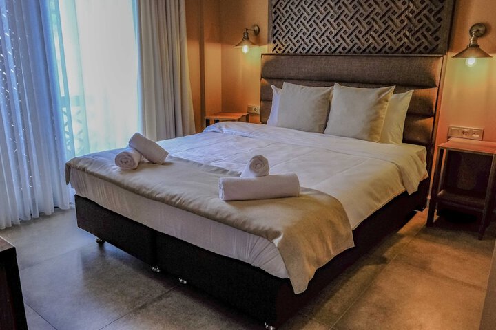 Room 4 of 28