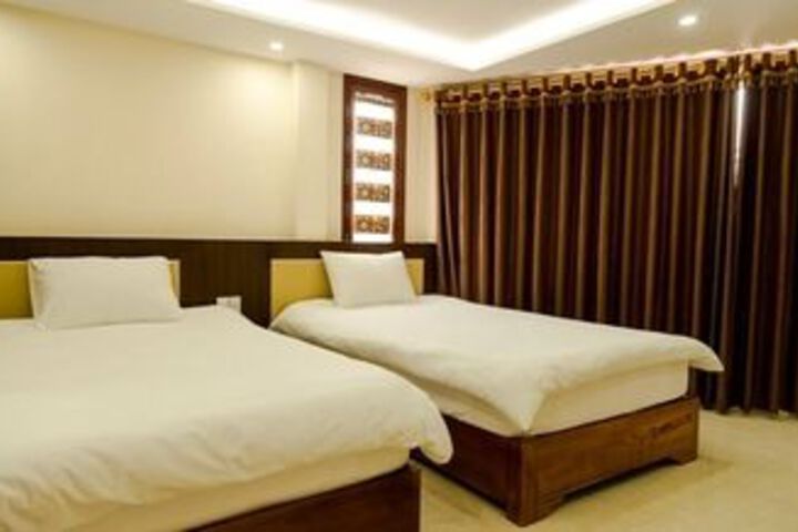 Room 6 of 18