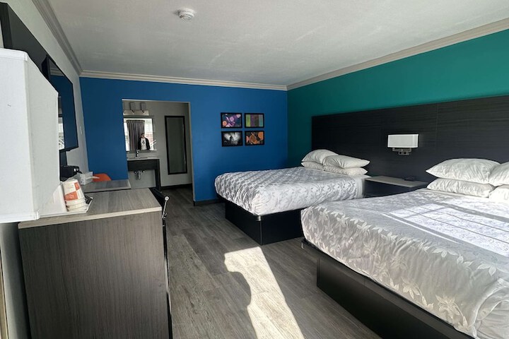 Room 11 of 34