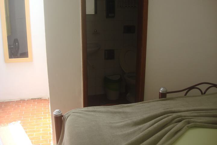 Room 27 of 76